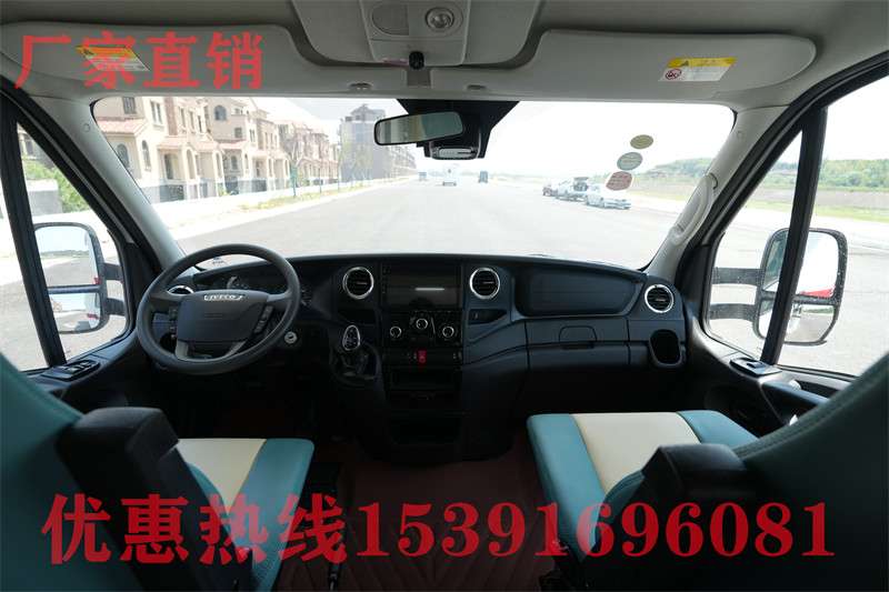 大通13萬(wàn)短軸房車 14.88萬(wàn)起售,3款買得起的新年心愿房車,上班能開(kāi)下班能玩!