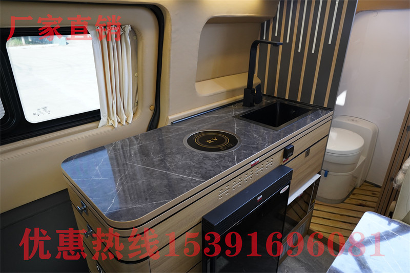 電動三輪房車旅行 電動三輪房車解鎖旅游新方式:水路兩棲,集房車、游艇功能,酷-